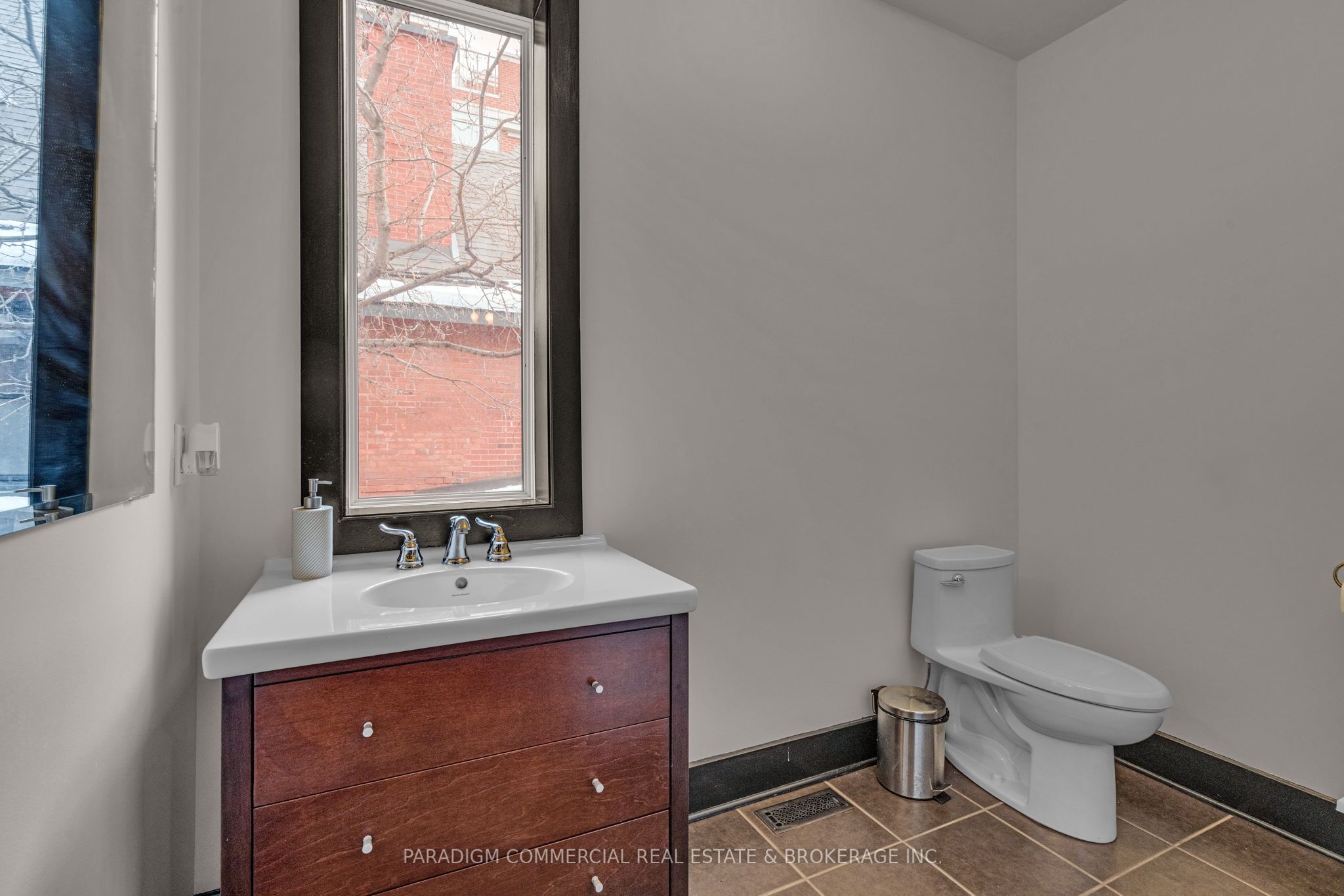 427 Gilmour Street Property Photo 13