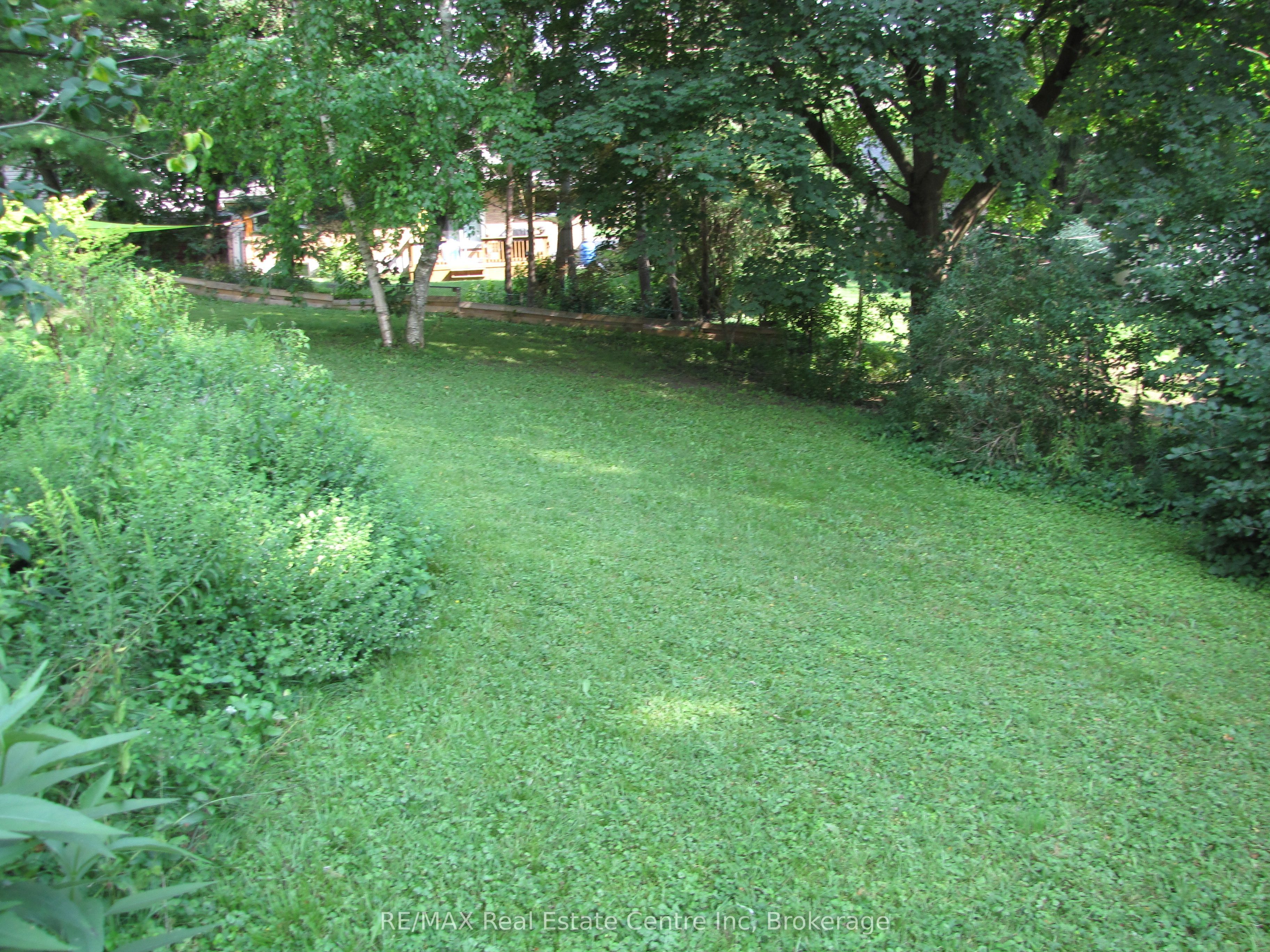 102 Emma St Property Photo 7