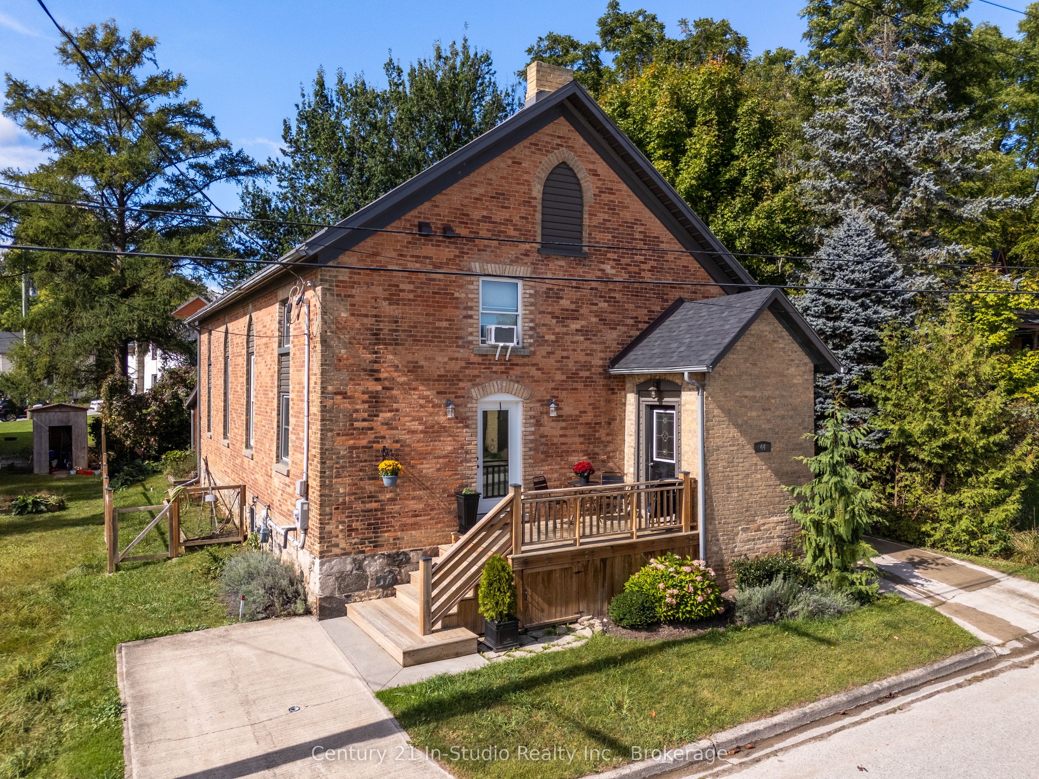 44 2nd Avenue Property Photo 1