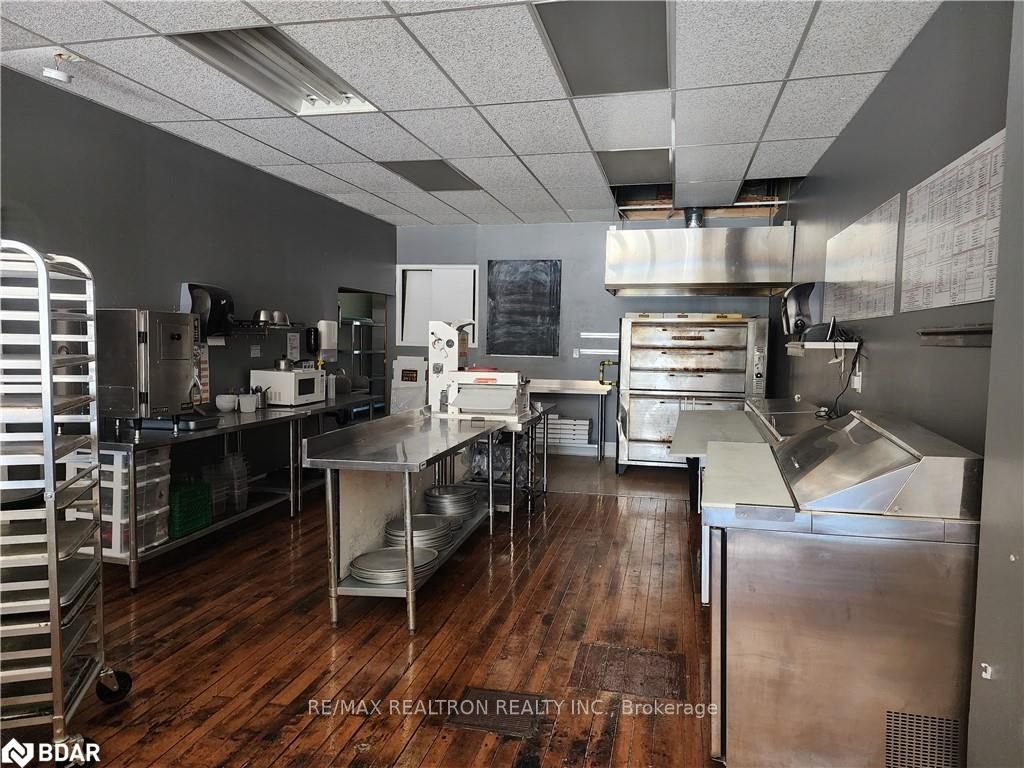409 Queen Street Property Photo 4