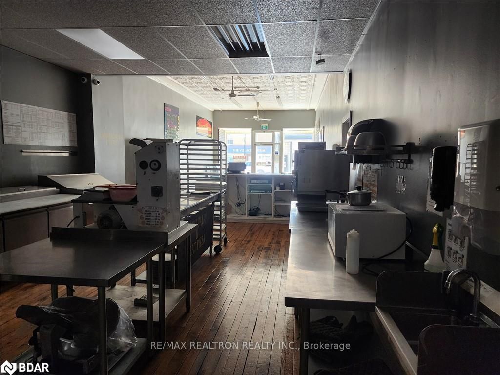 409 Queen Street Property Photo 5