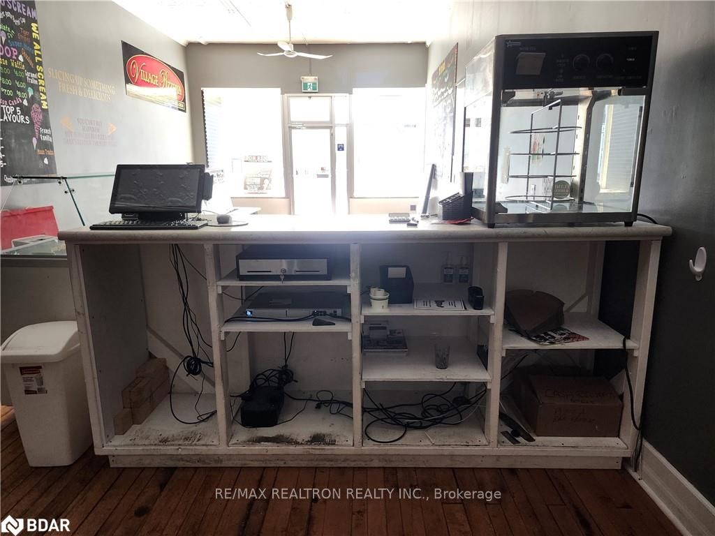 409 Queen Street Property Photo 6