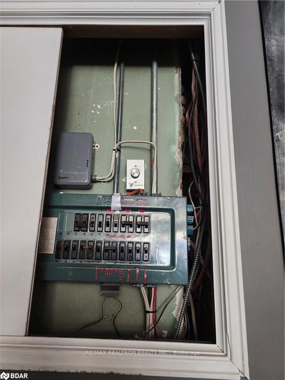 409 Queen Street Property Photo 7