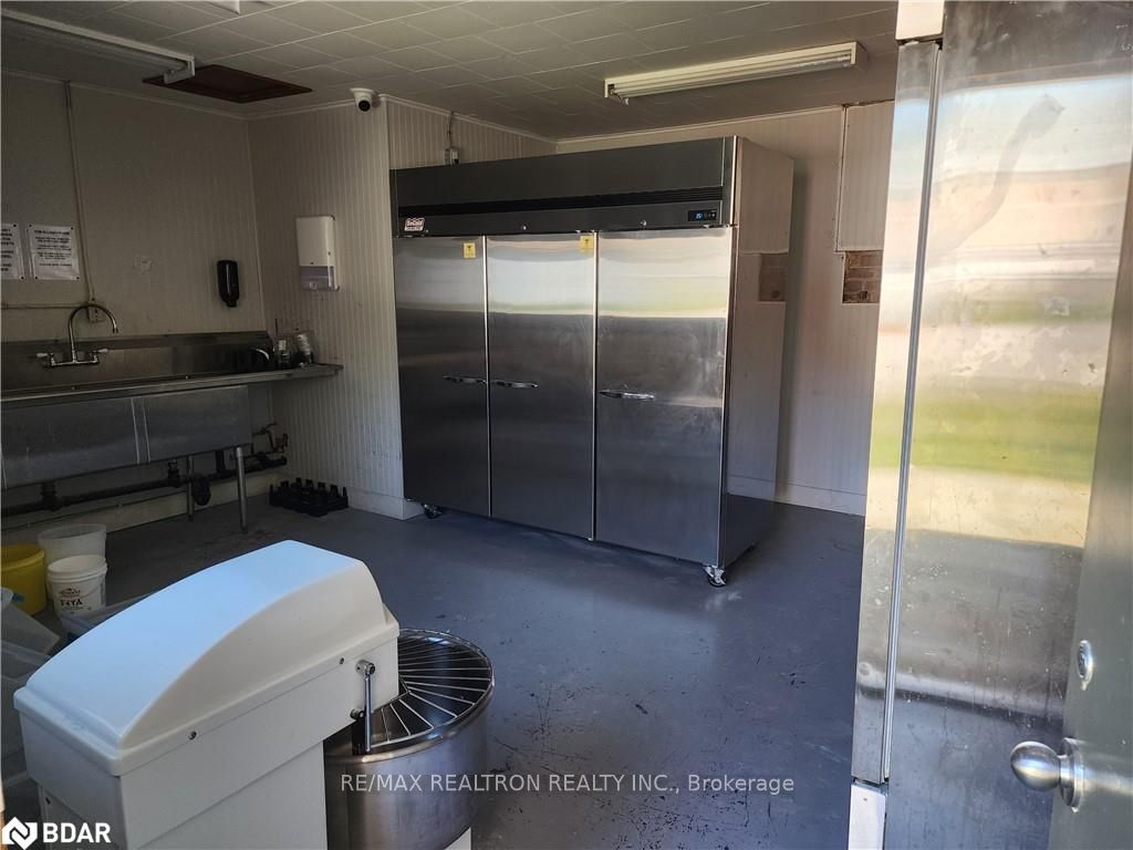 409 Queen Street Property Photo 10