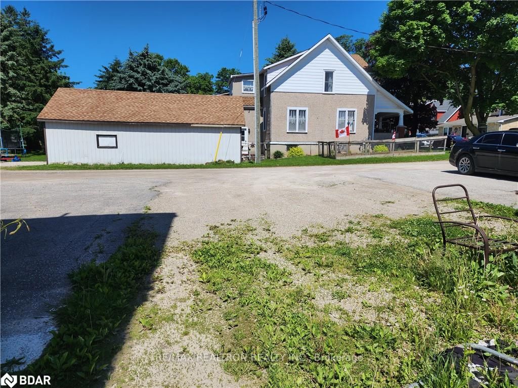409 Queen Street Property Photo 13