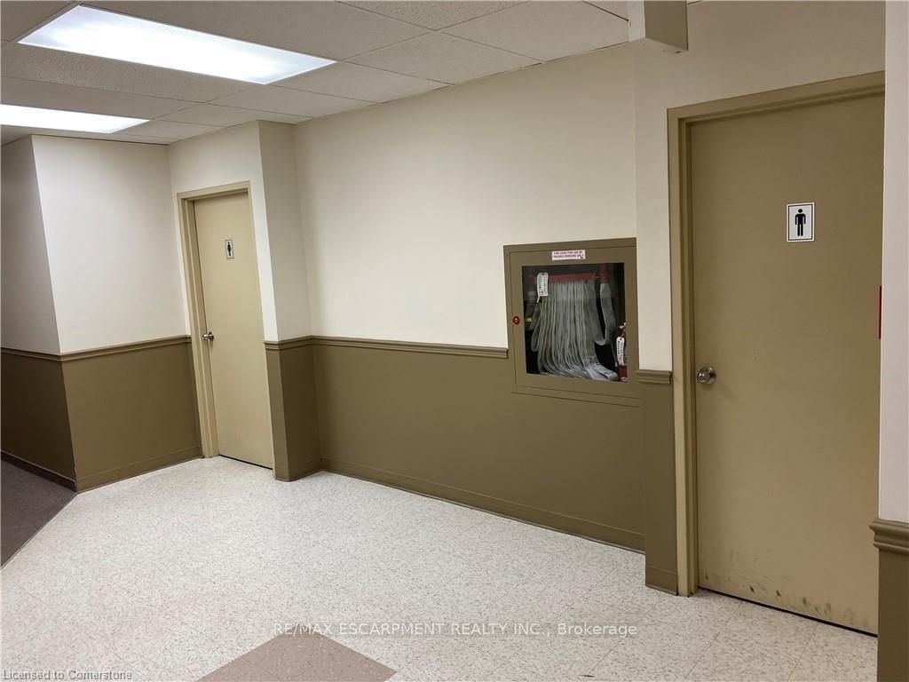 #207 - 1030 Upper James Street Property Photo 9