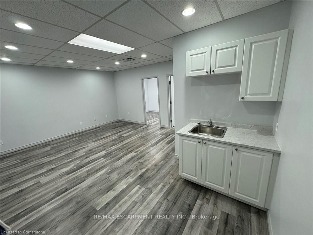 #207 - 1030 Upper James Street Property Photo 11
