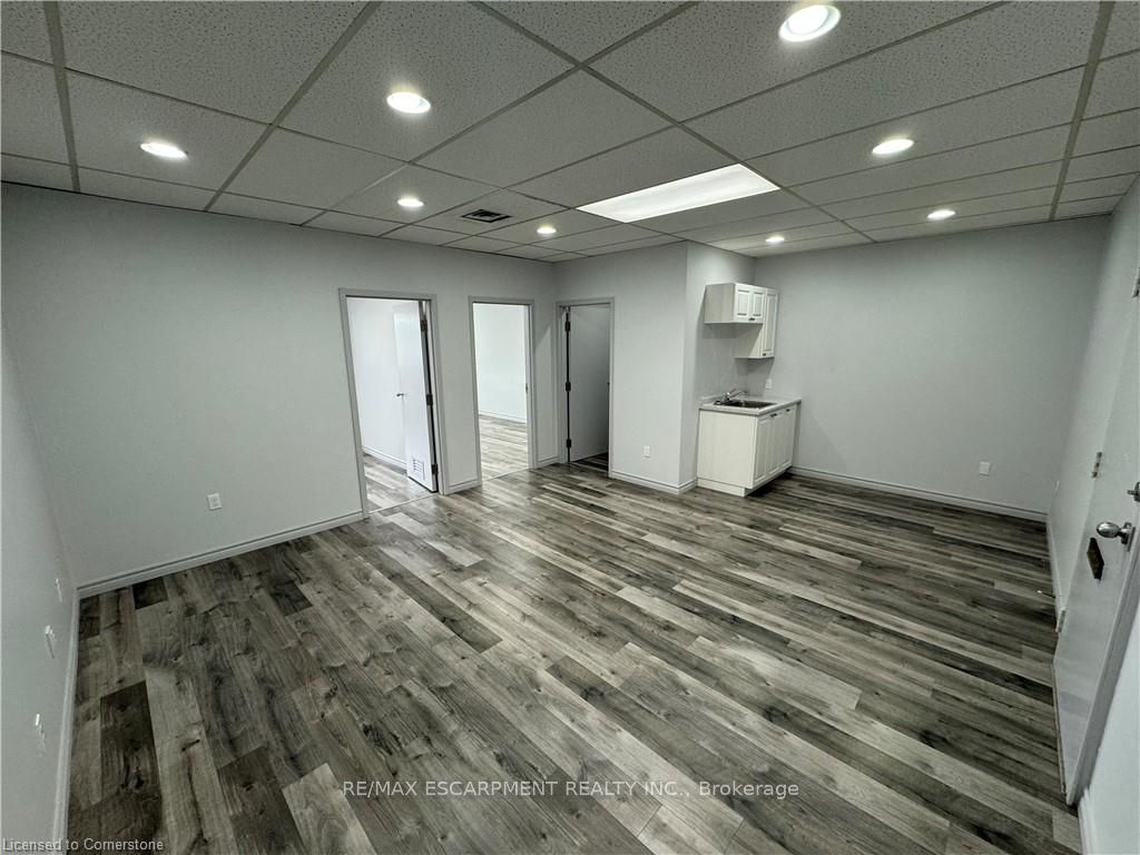 #207 - 1030 Upper James Street Property Photo 12