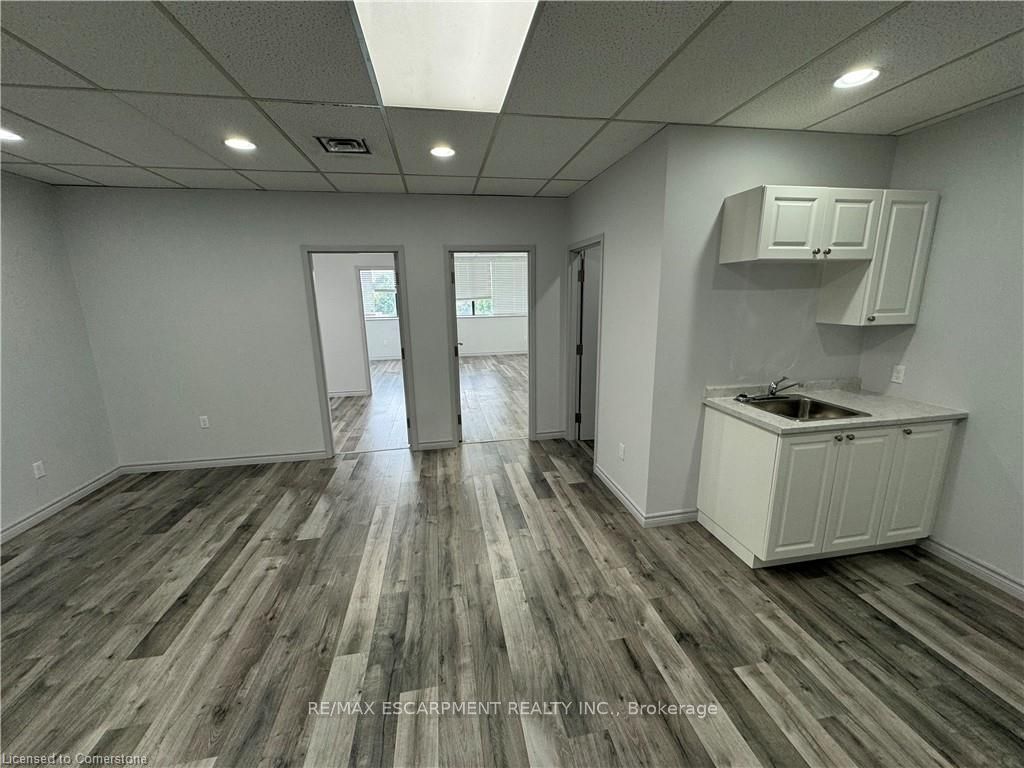 #207 - 1030 Upper James Street Property Photo 13
