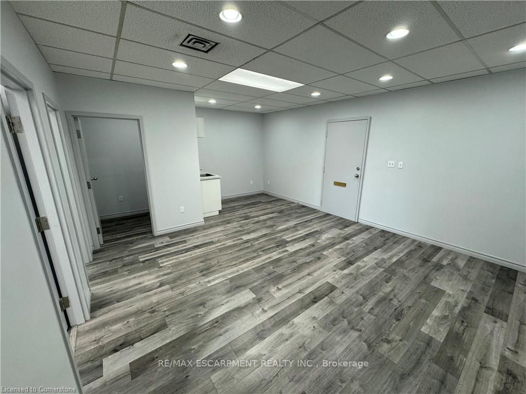 #207 - 1030 Upper James Street Property Photo 14