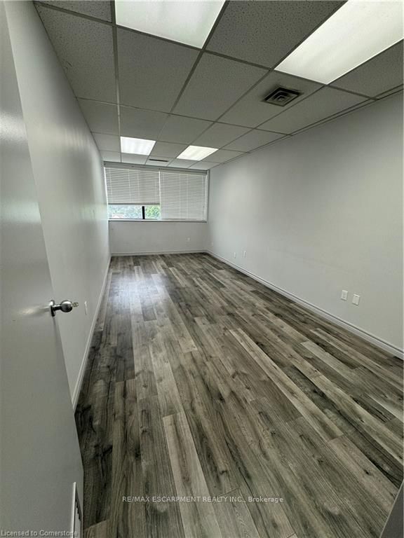 #207 - 1030 Upper James Street Property Photo 16