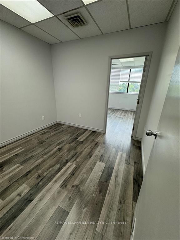 #207 - 1030 Upper James Street Property Photo 18