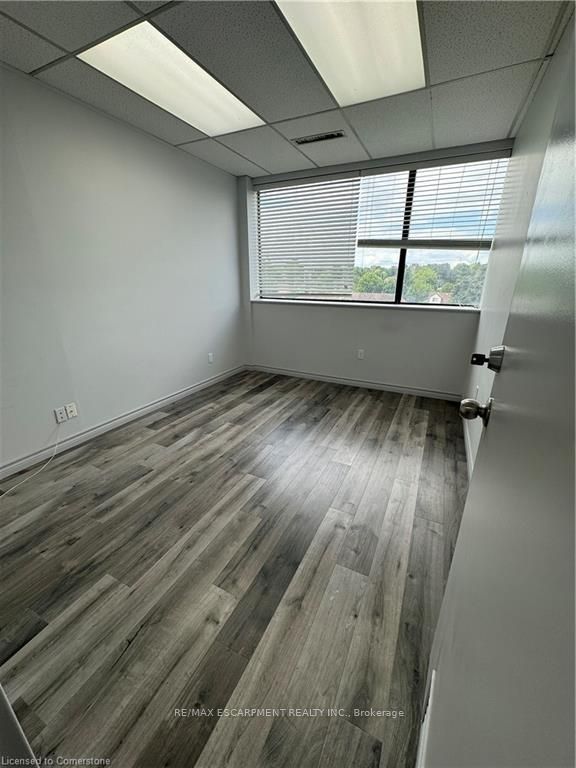 #207 - 1030 Upper James Street Property Photo 19