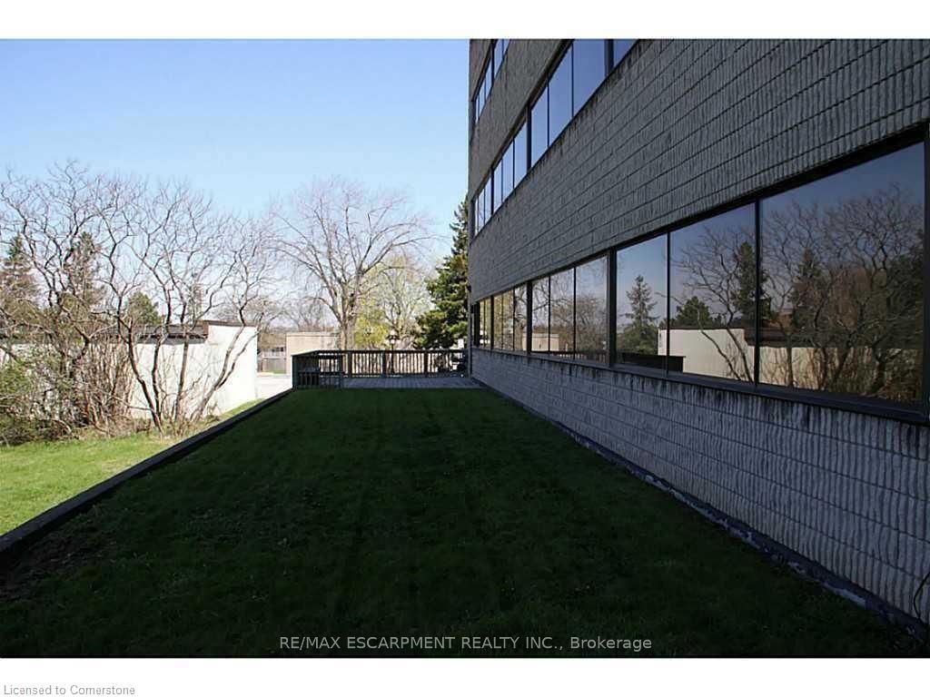 #207 - 1030 Upper James Street Property Photo 21