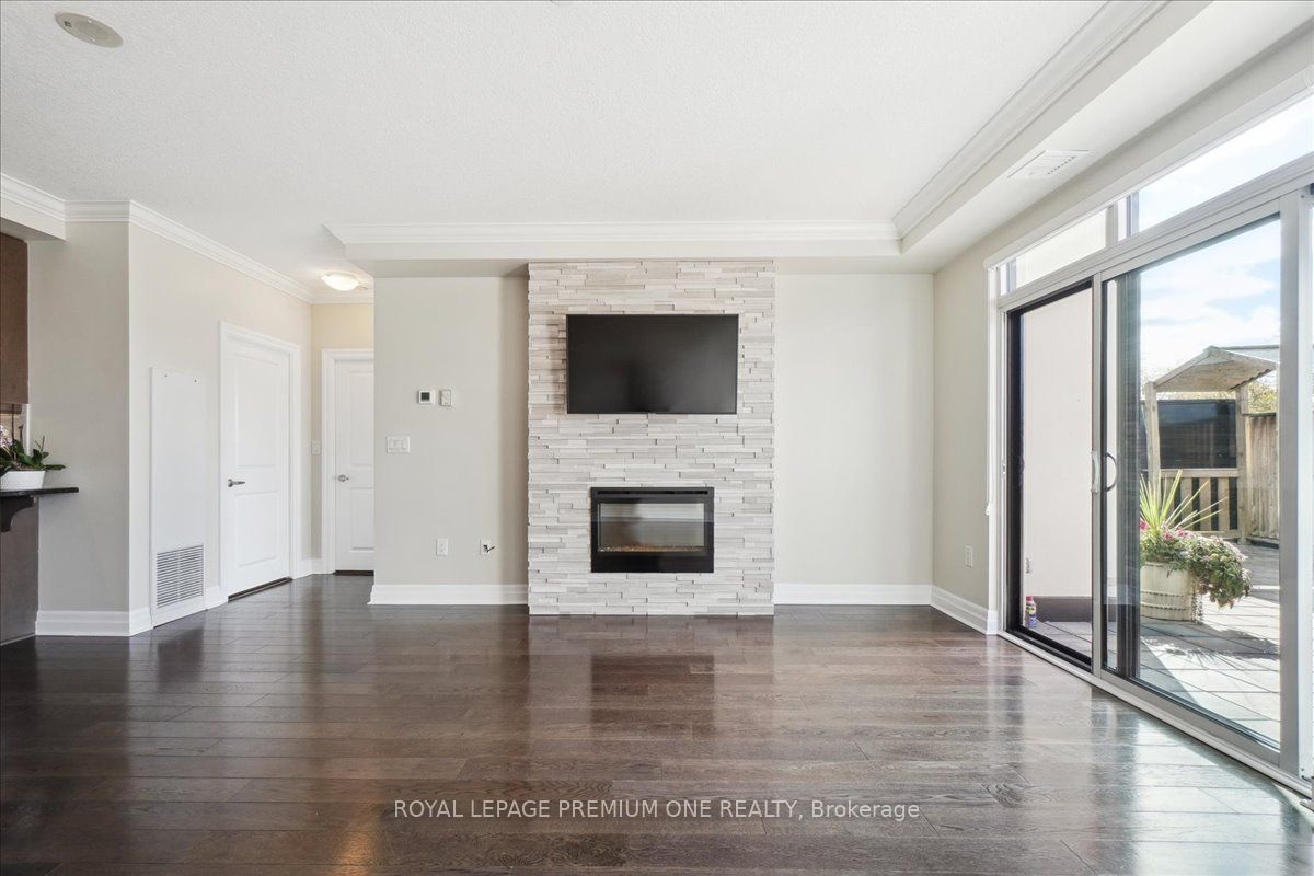#301 - 150 Wellington Street Property Photo 6