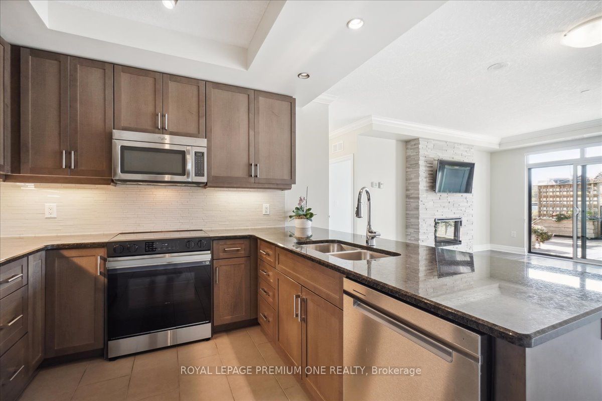 #301 - 150 Wellington Street Property Photo 9
