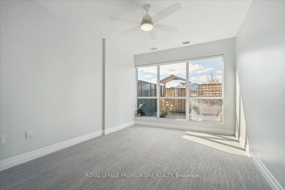 #301 - 150 Wellington Street Property Photo 10