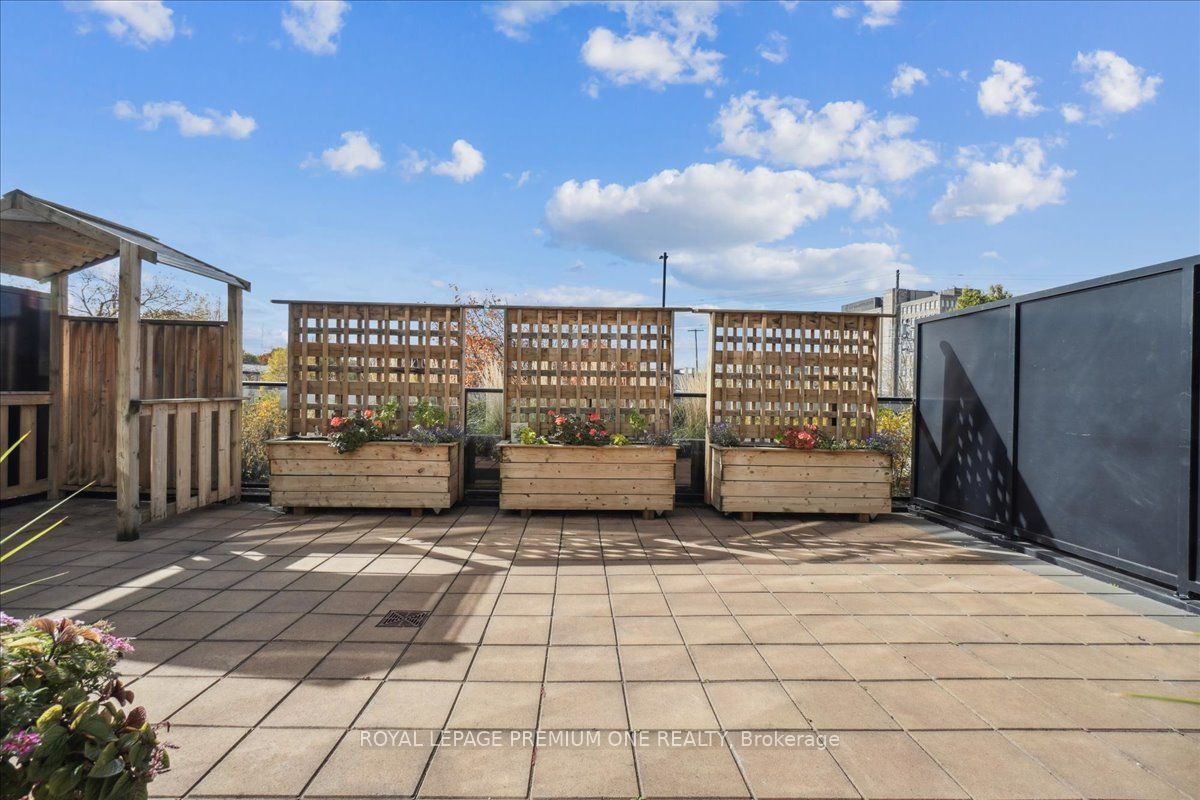 #301 - 150 Wellington Street Property Photo 18