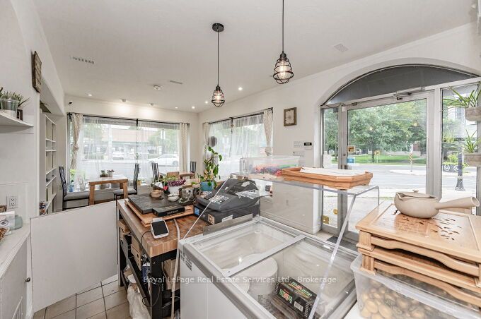 925 King Street Property Photo 30