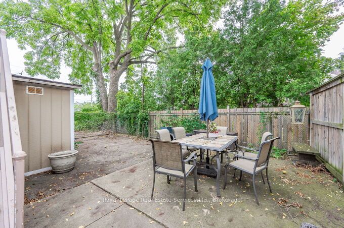925 King Street Property Photo 34