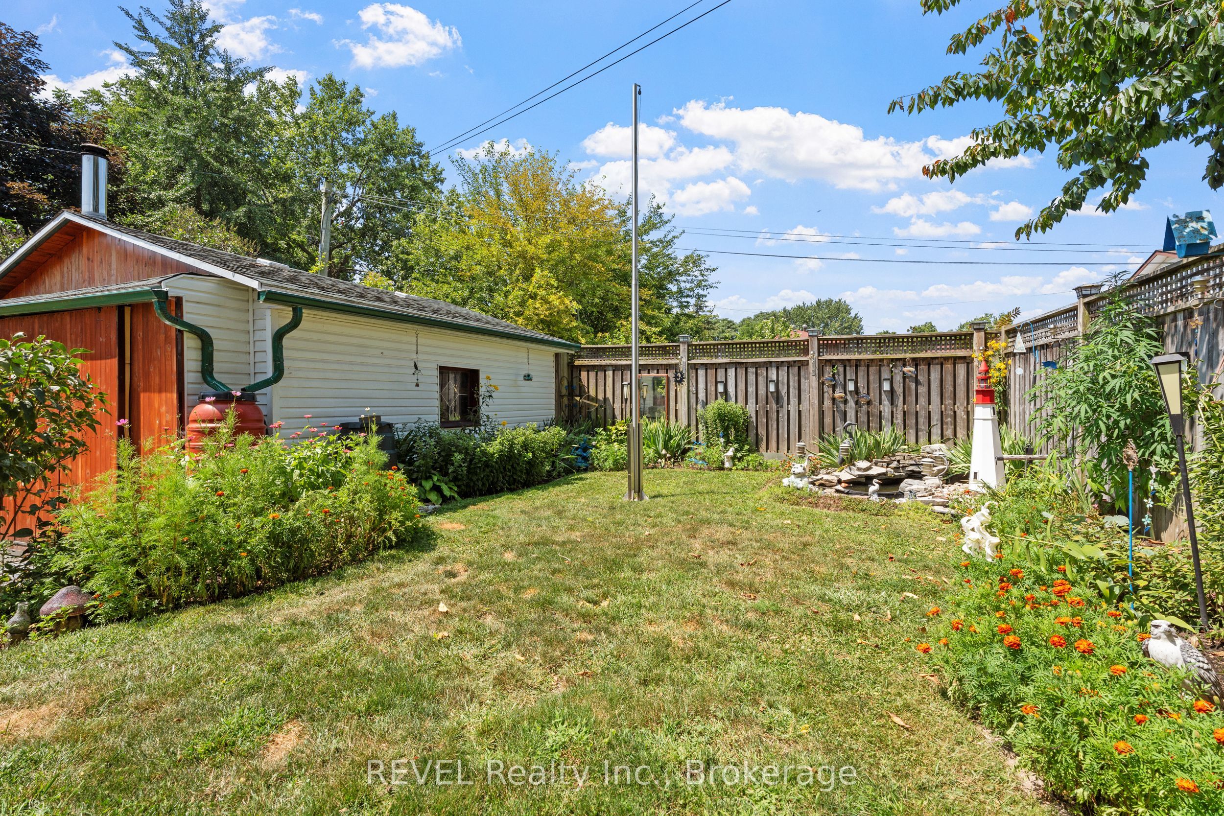 208 North Street Property Photo 37