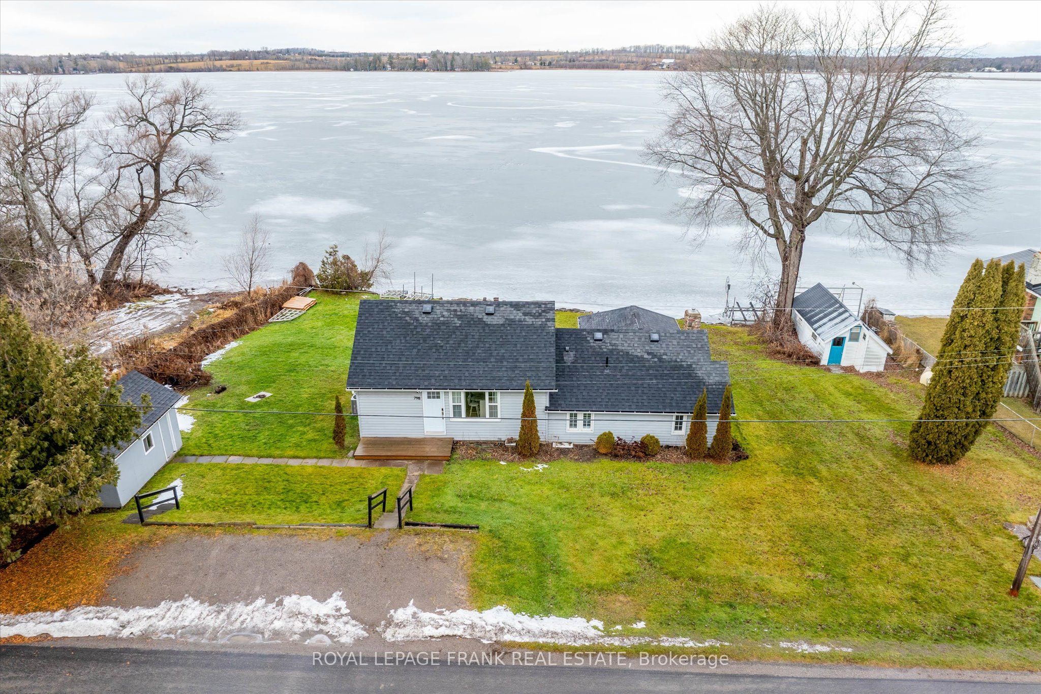 798 Simcoe Street Property Photo 2