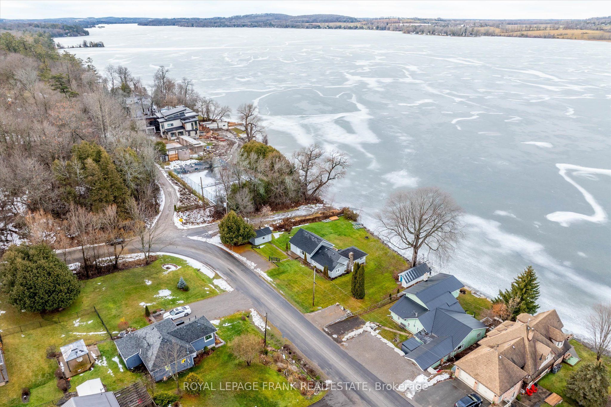 798 Simcoe Street Property Photo 4