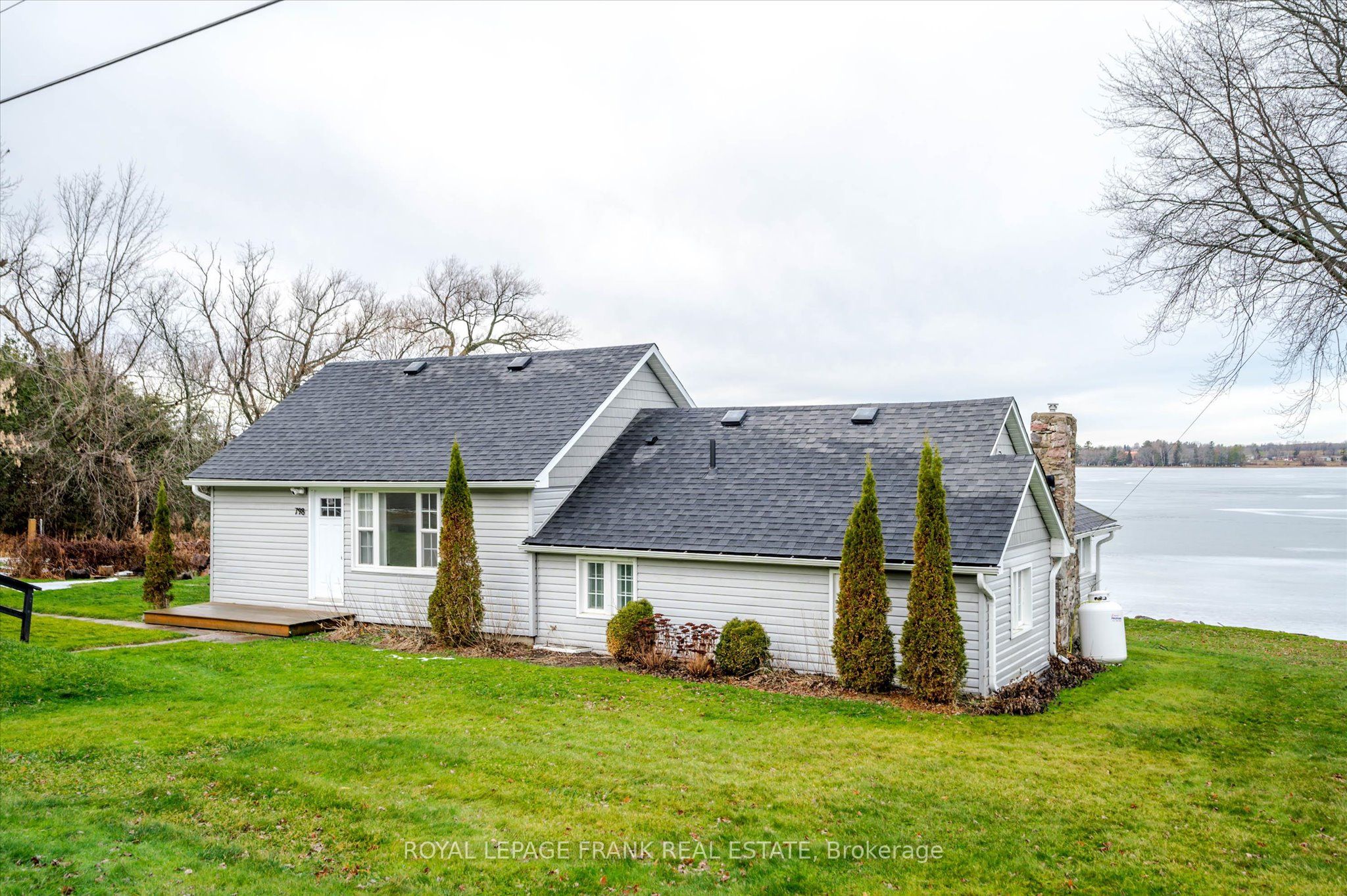 798 Simcoe Street Property Photo 8