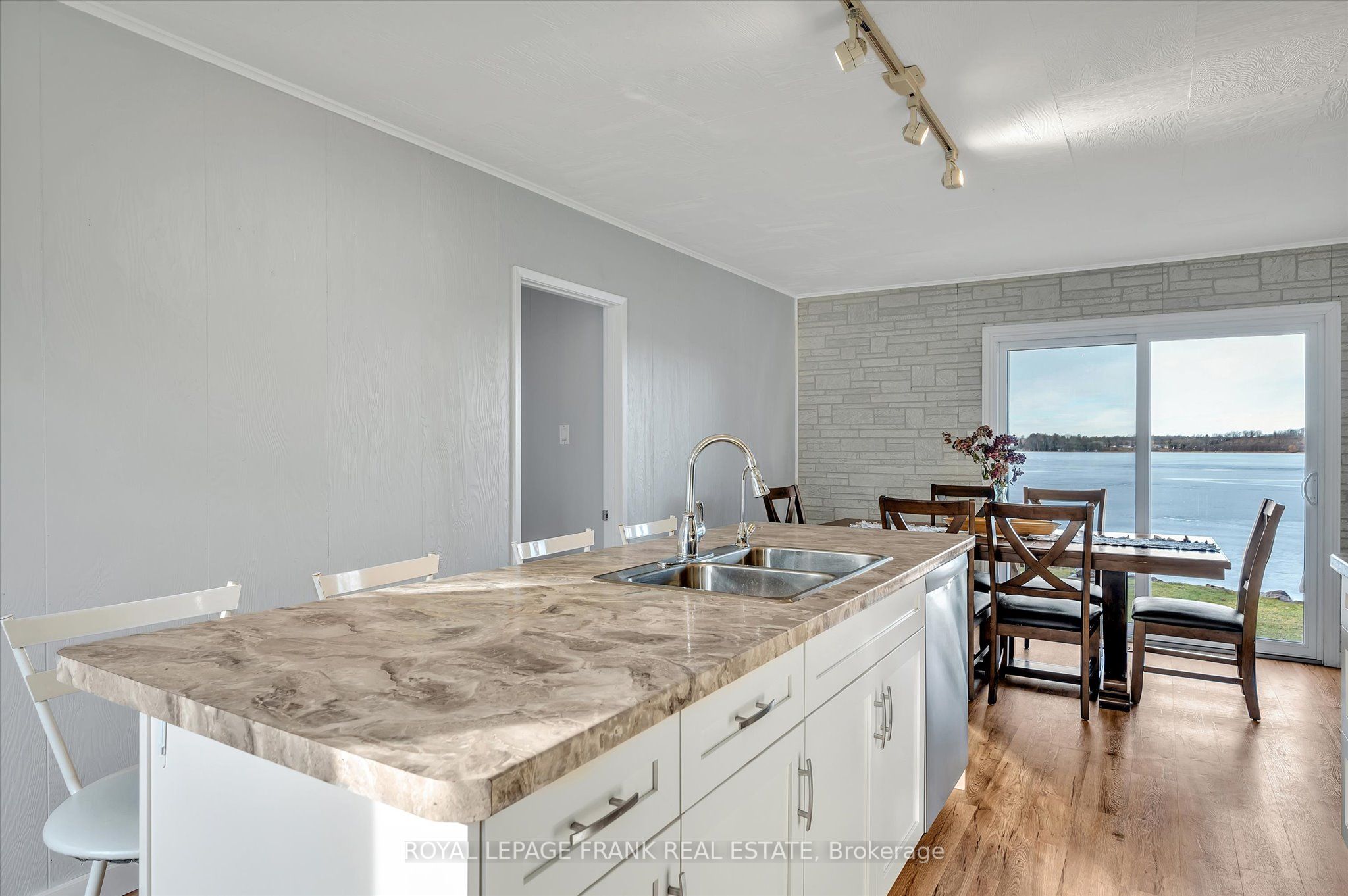 798 Simcoe Street Property Photo 10