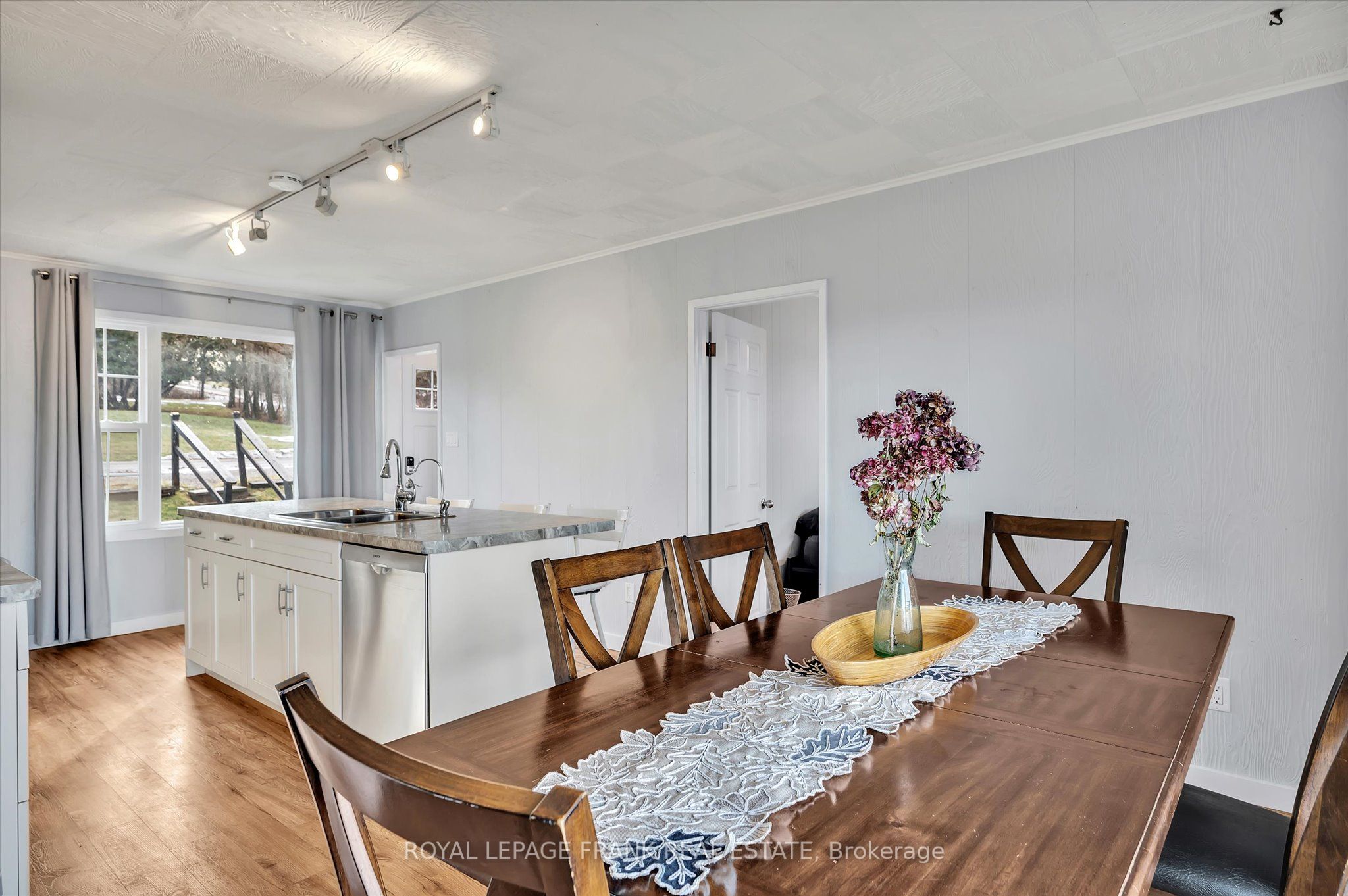 798 Simcoe Street Property Photo 15