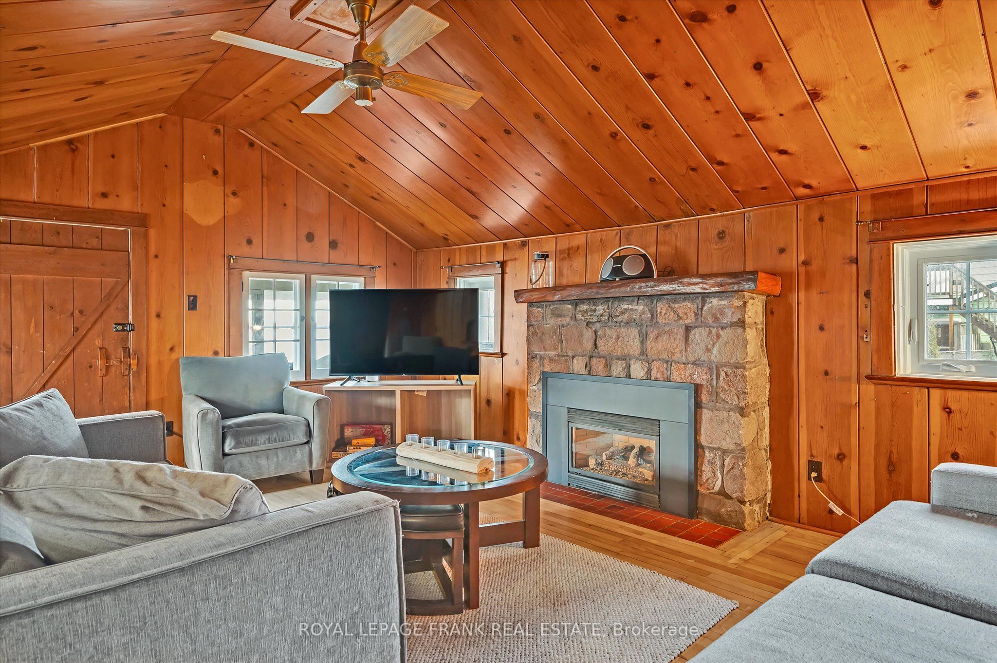 798 Simcoe Street Property Photo 16