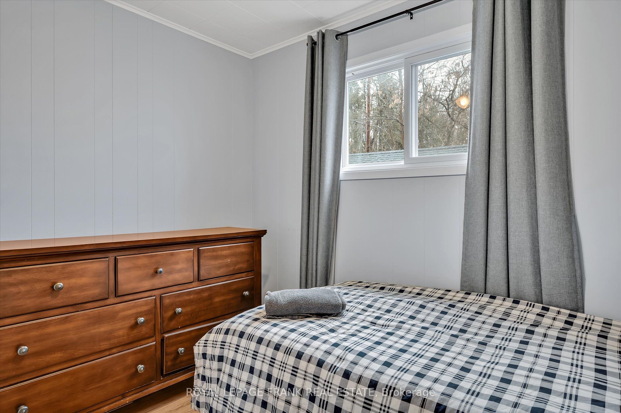 798 Simcoe Street Property Photo 27