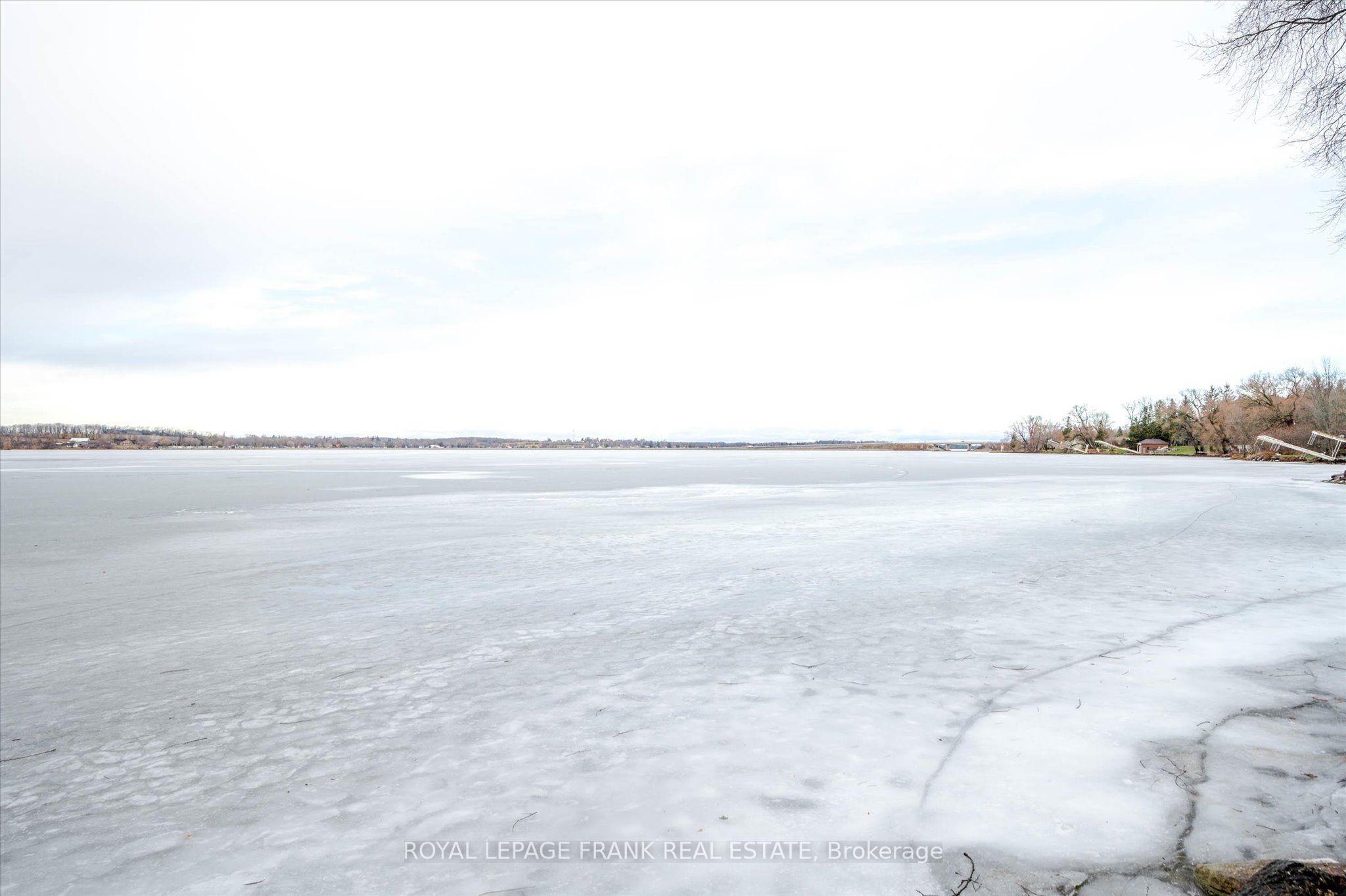 798 Simcoe Street Property Photo 32