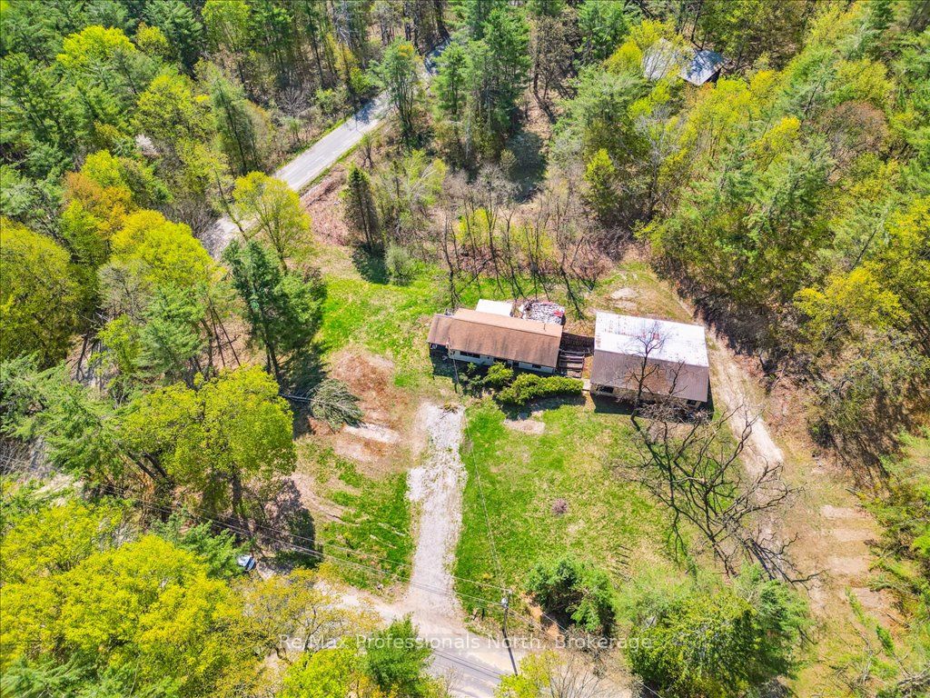 1090 Whites Road Property Photo 2
