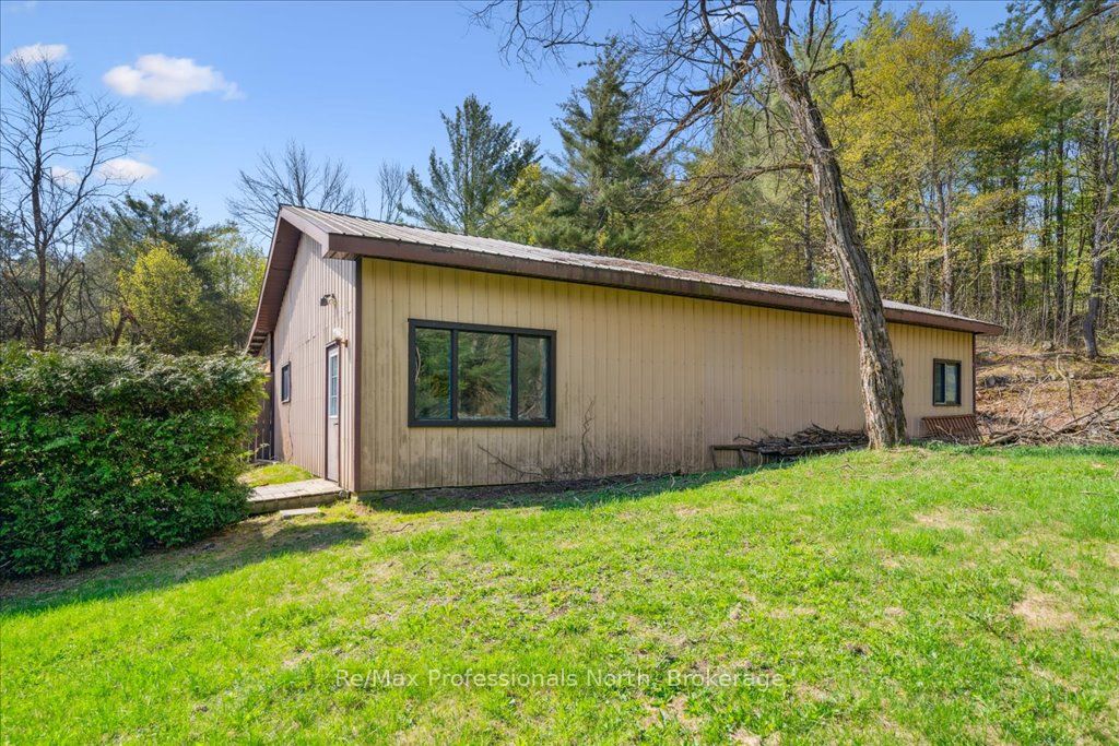 1090 Whites Road Property Photo 4