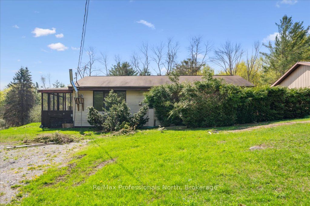 1090 Whites Road Property Photo 9
