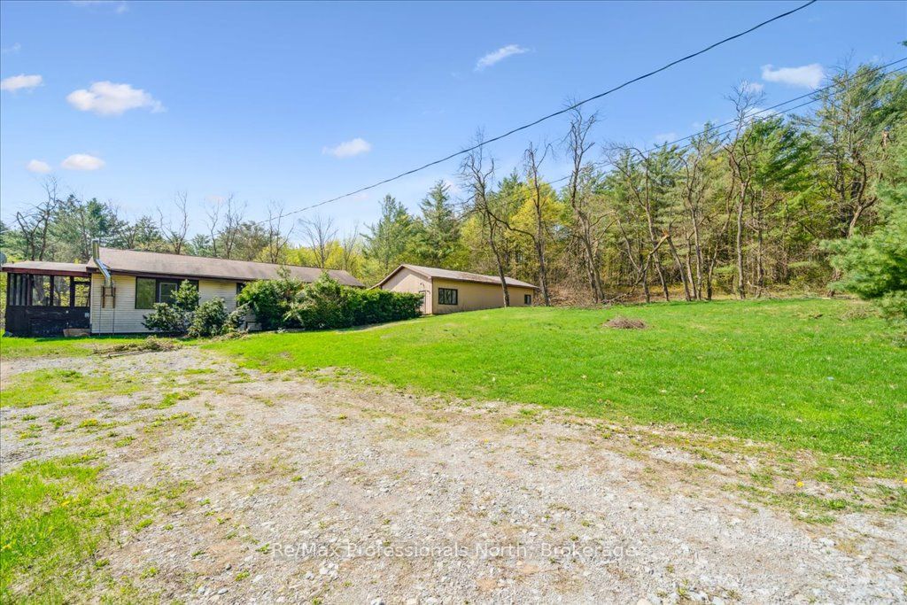 1090 Whites Road Property Photo 12
