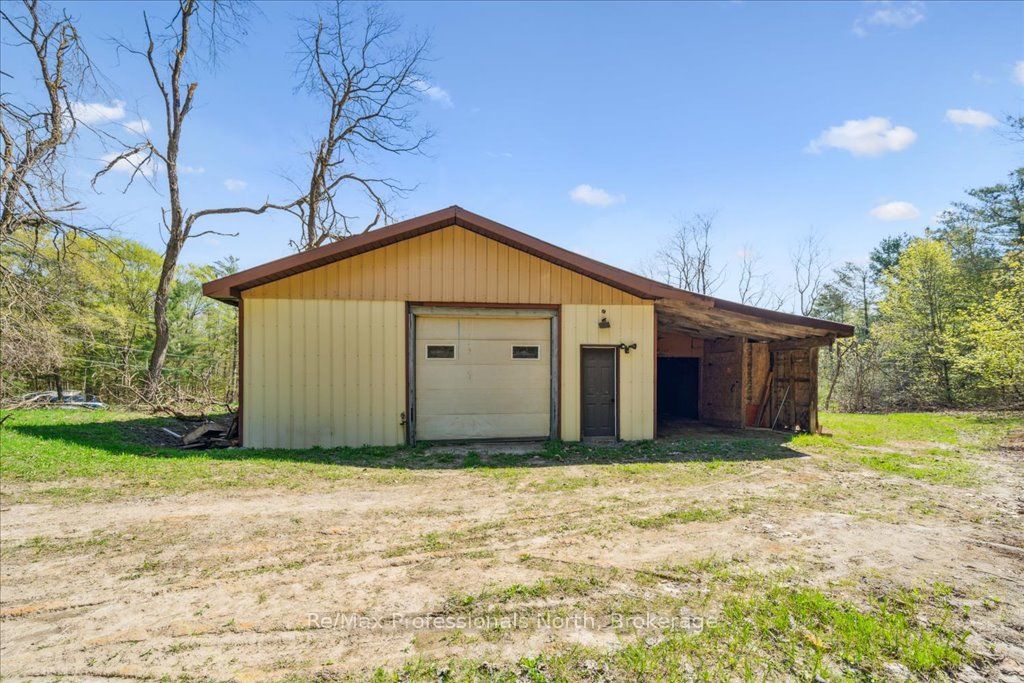 1090 Whites Road Property Photo 14