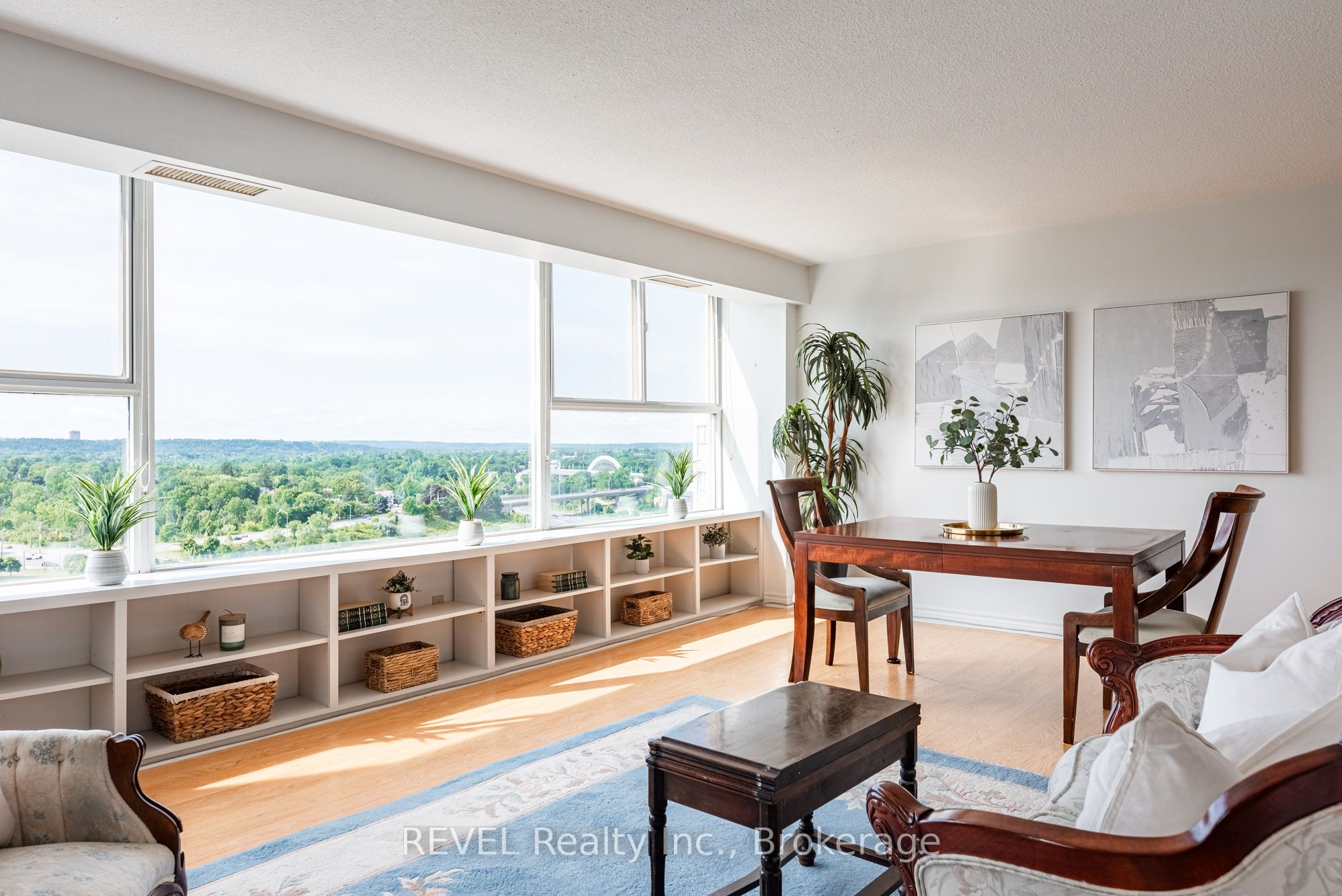 #ph 4 - 7 Gale Crescent Property Photo 1