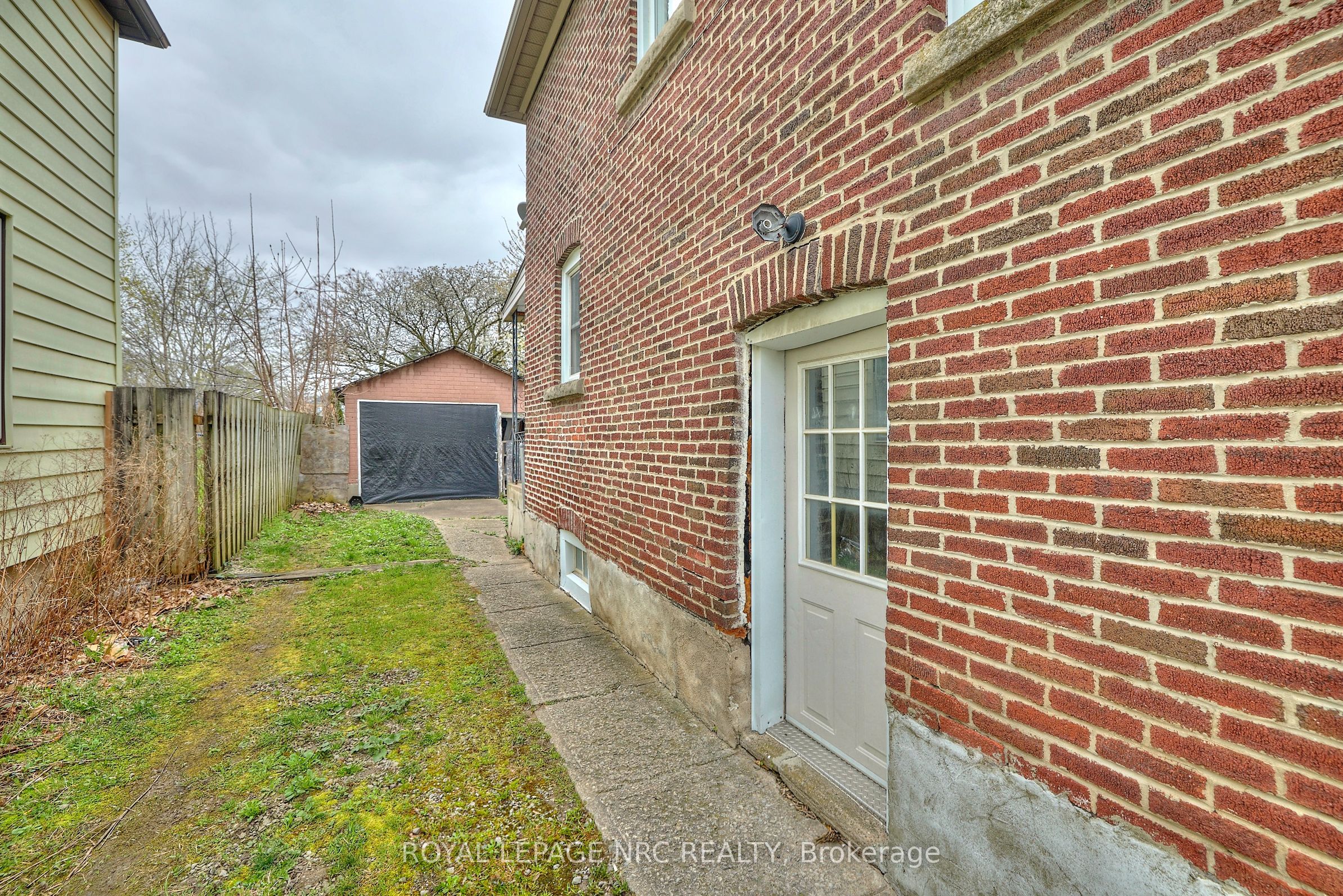 45 Pine Street N Property Photo 5