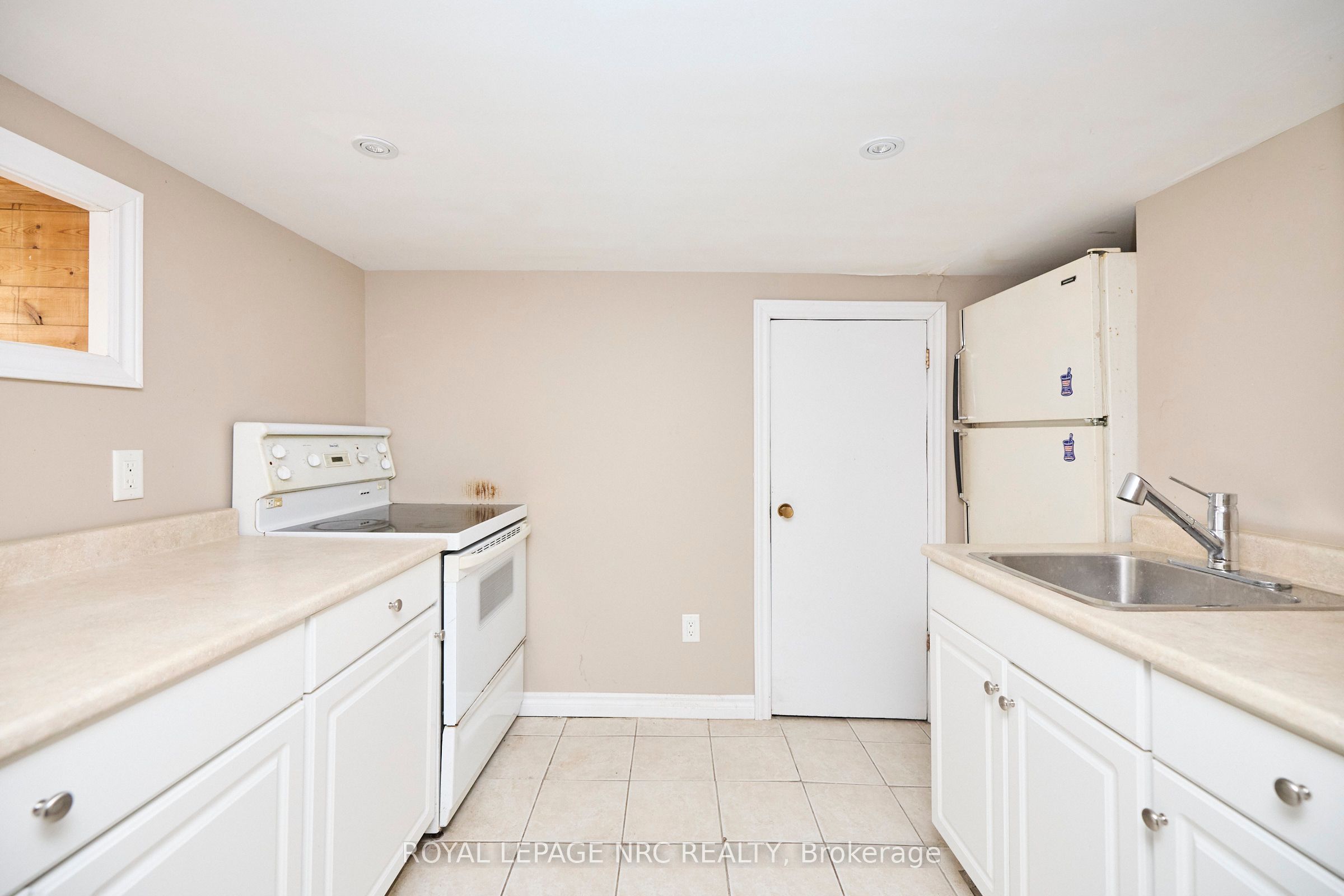 45 Pine Street N Property Photo 20
