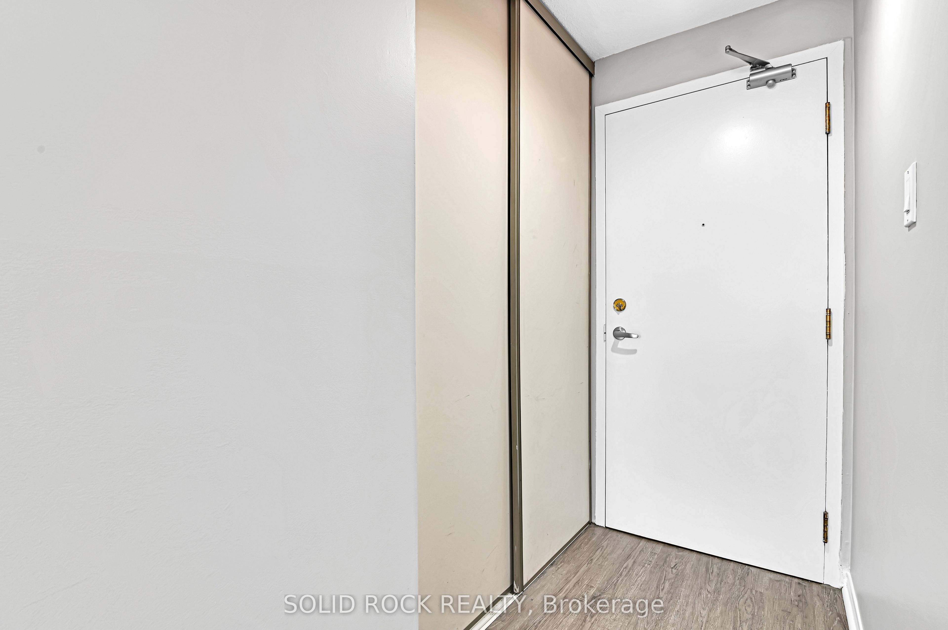 #203 - 1490 Heron Road Property Photo 8
