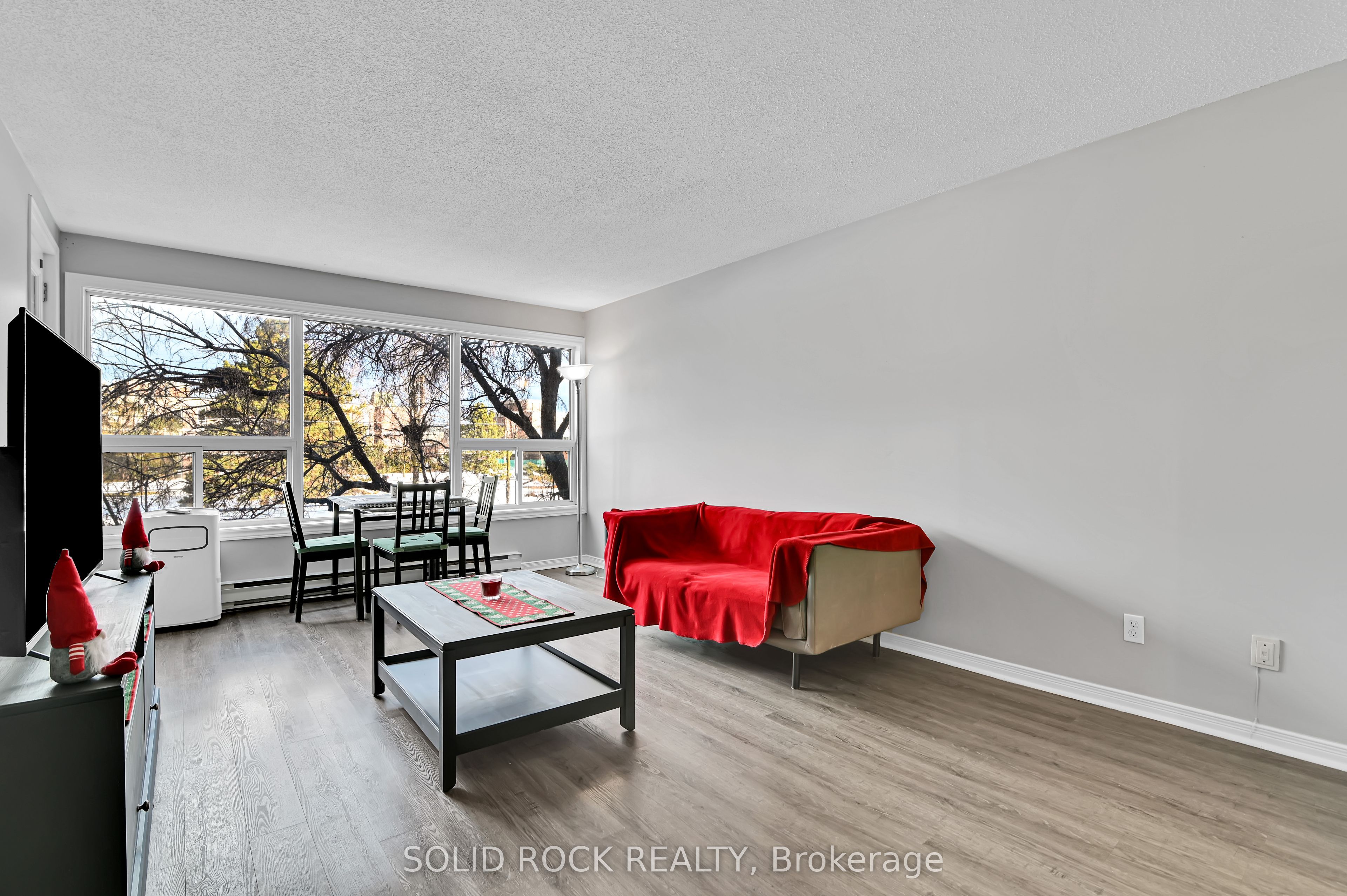#203 - 1490 Heron Road Property Photo 9