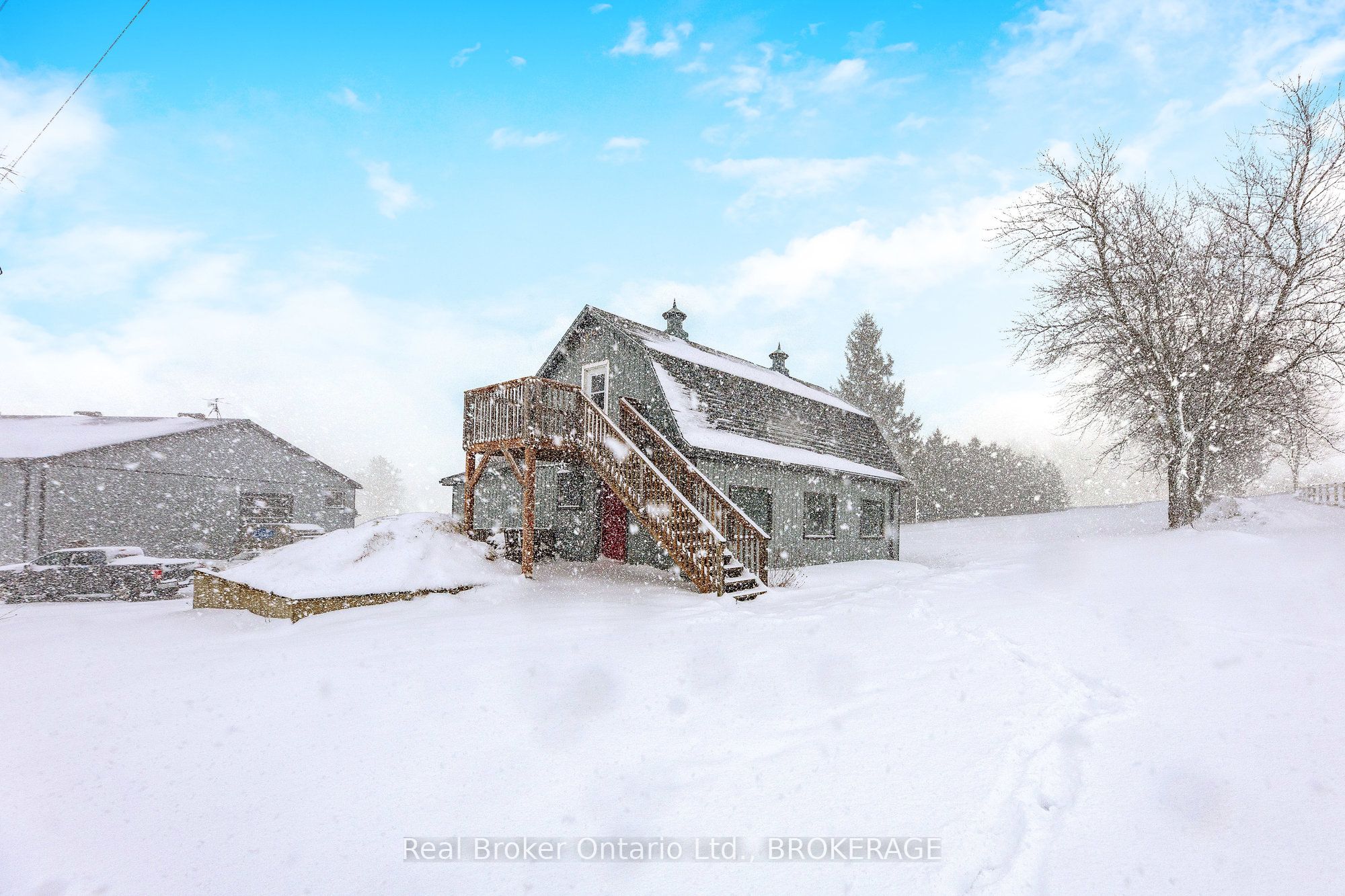 9408 17th Sideroad Property Photo 4