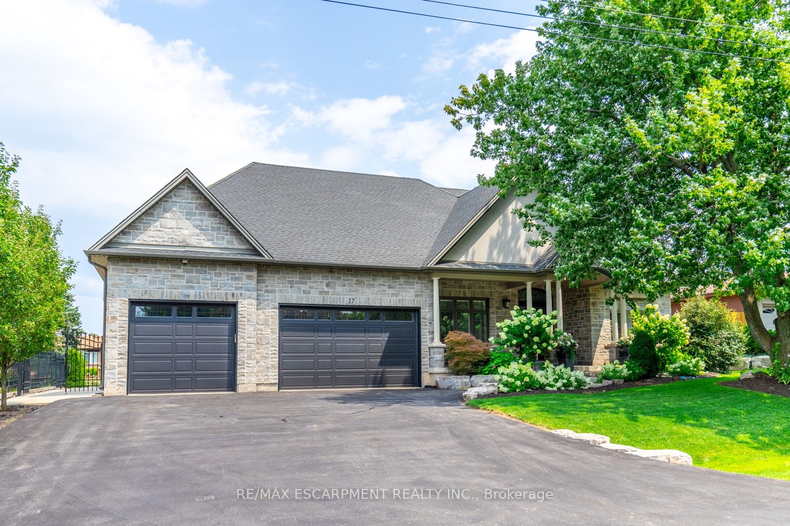 17 McDonald Court Property Photo 1