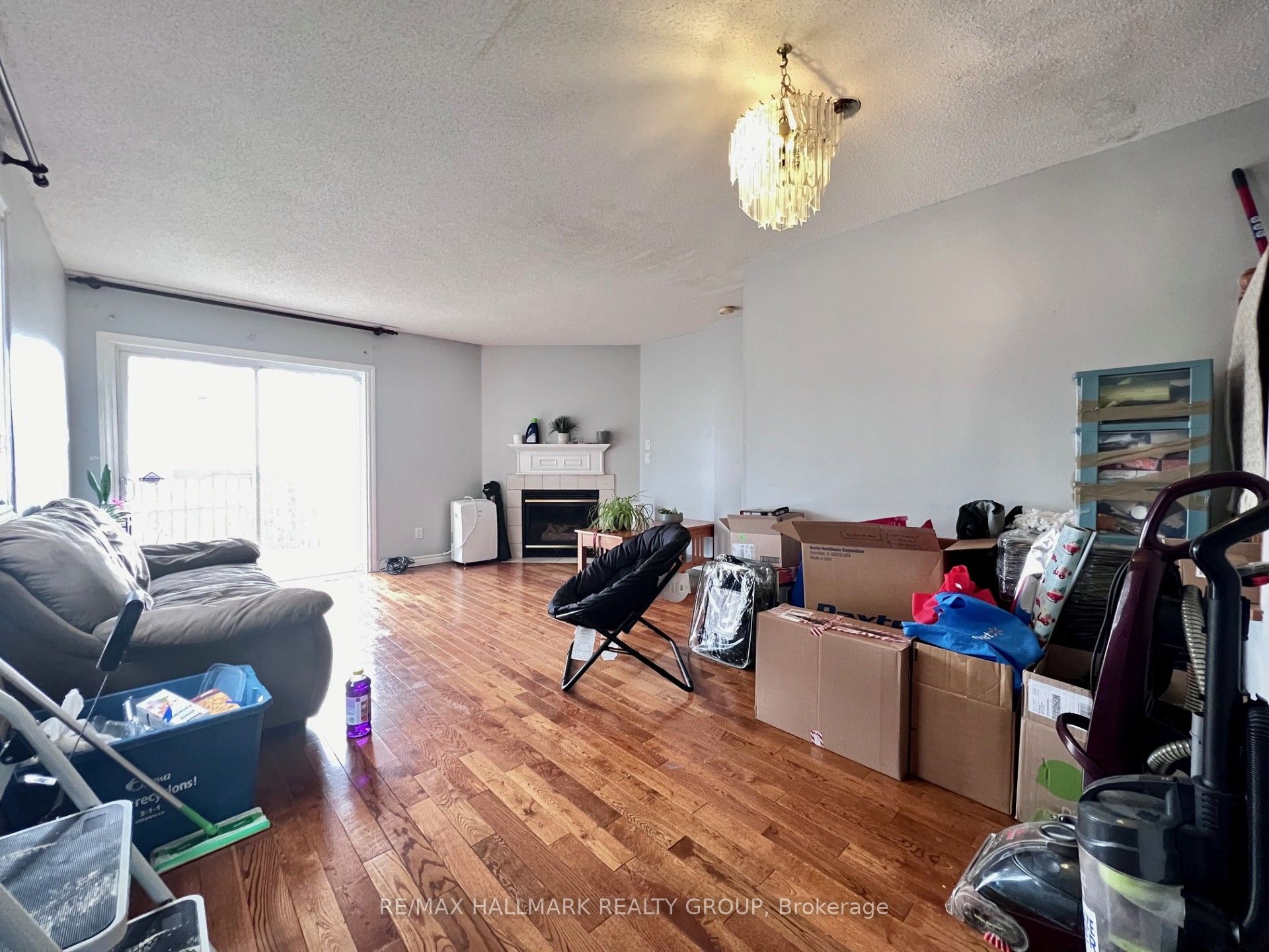 1901 Hampstead Place Property Photo 2