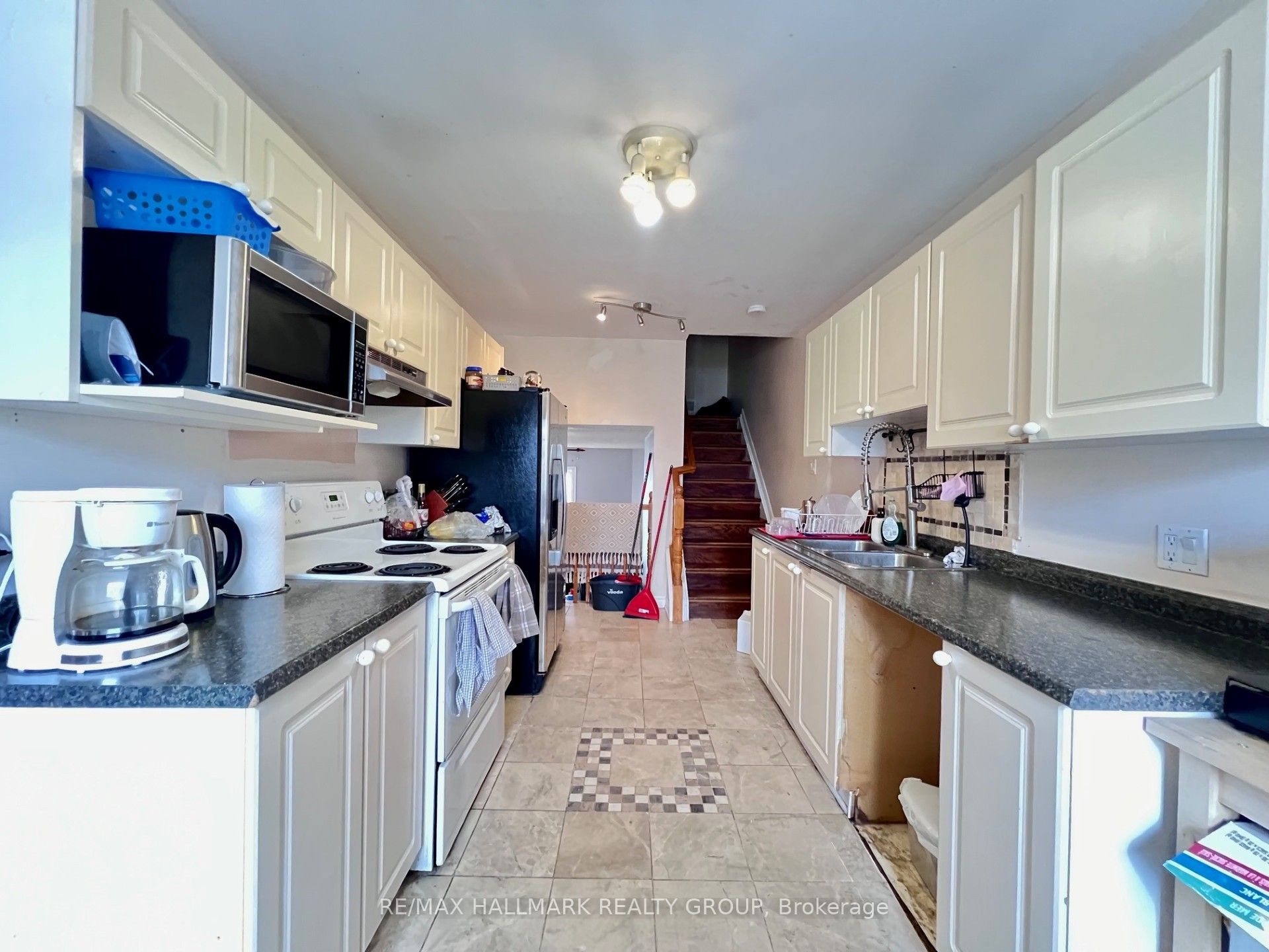 1901 Hampstead Place Property Photo 4
