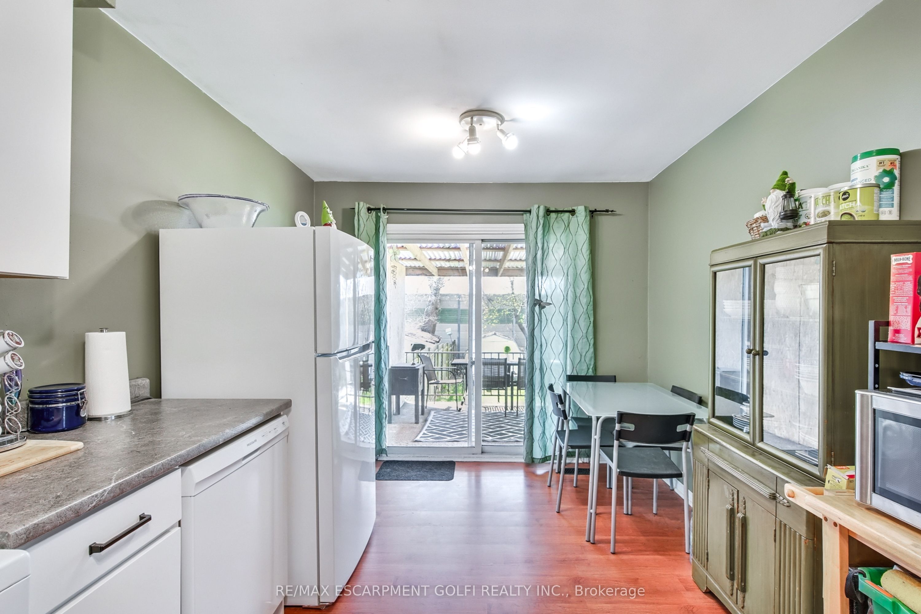 4553 Sussex Drive Property Photo 6