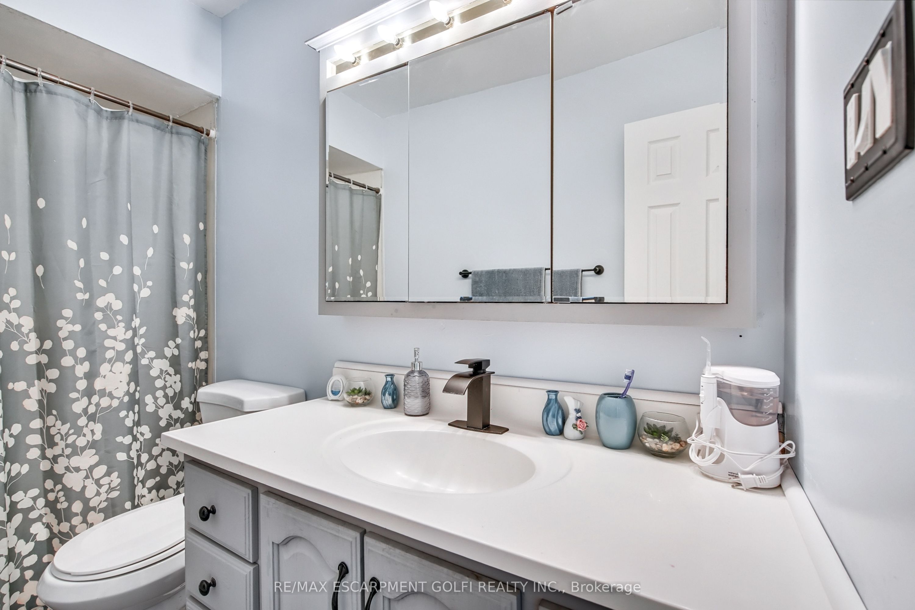 4553 Sussex Drive Property Photo 11