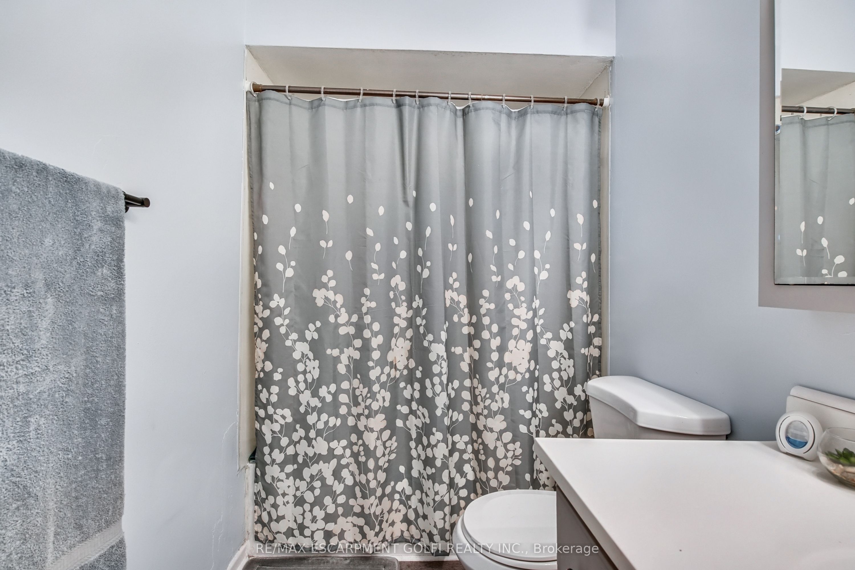 4553 Sussex Drive Property Photo 12